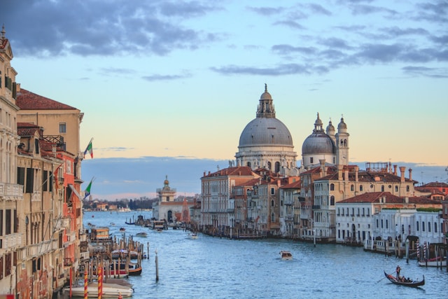 Chauffeur Vienna to Venice