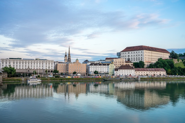 Chauffeur Vienna to Linz